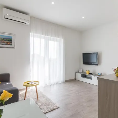 Appartement Lusani *