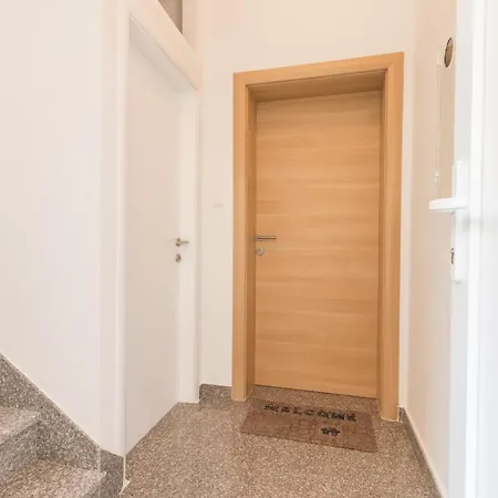Appartement Lusani *