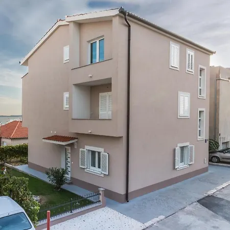 Lusani Apartment Split