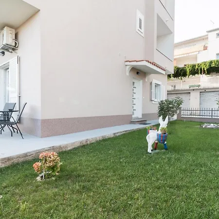 Lusani Apartment Split