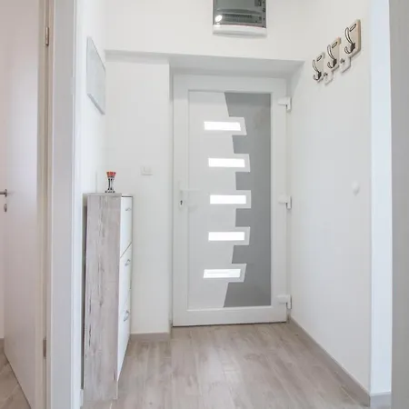 Apartament Lusani